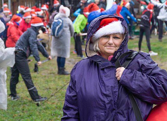 Grafika 6: Wszystkiego najlepszego w Nowym Roku 2020 życzą Mikołaje z VII Mikołajkowego Marszu w Obliwicach. Fotorelacja