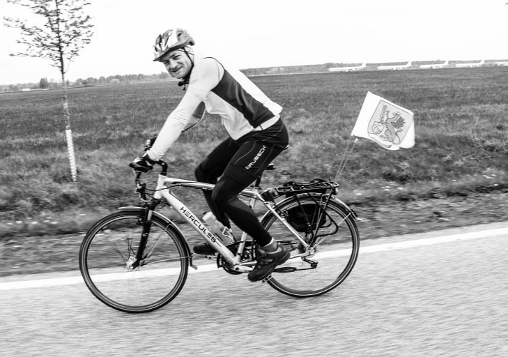 Grafika 1: IV Rowerowy Rajd przyjaźni trzech gmin: Miasta Łeby, Gminy Nowa Wieś Lęborska i Gminy Wicko – pamięci Krzysztofa Kulasiewicza