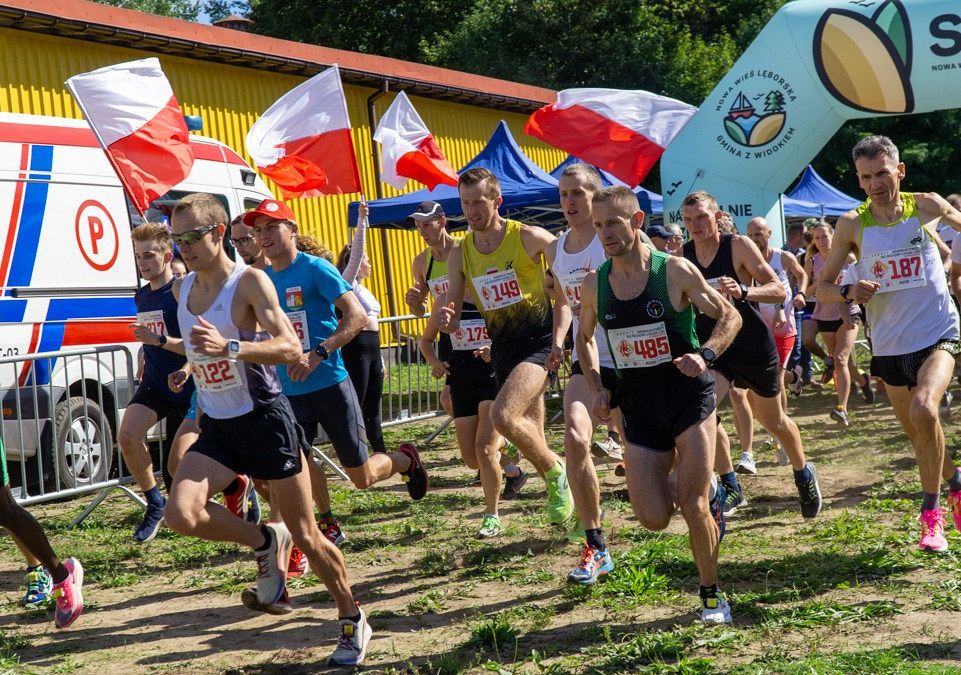 Grafika 1: Obliwice. Bieg przełajowy wygrał Kenijczyk Nduva. Na milę najlepszy Głogowski.