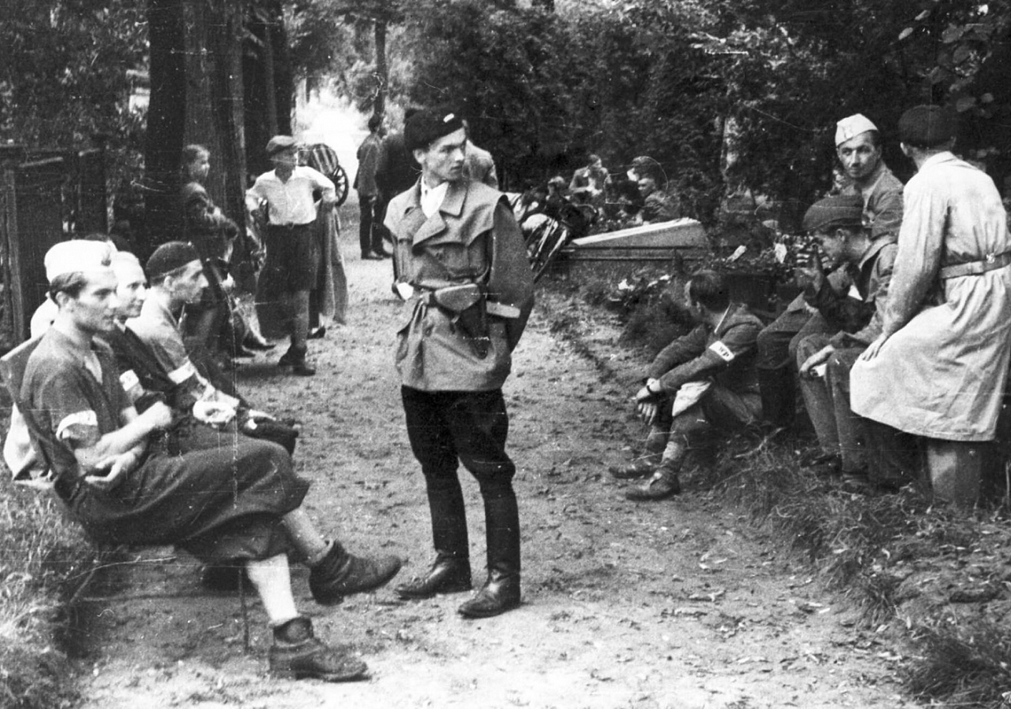 Koncentracja Powstańców z Batalionu „Pięść” na cmentarzu ewangelicko-augsburskim.
