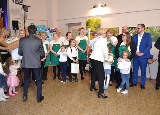 Grafika 49: KGW Arkana z Cewic - zwycięzcą Gminno - Powiatowego Turnieju Kół Gospodyń Wiejskich