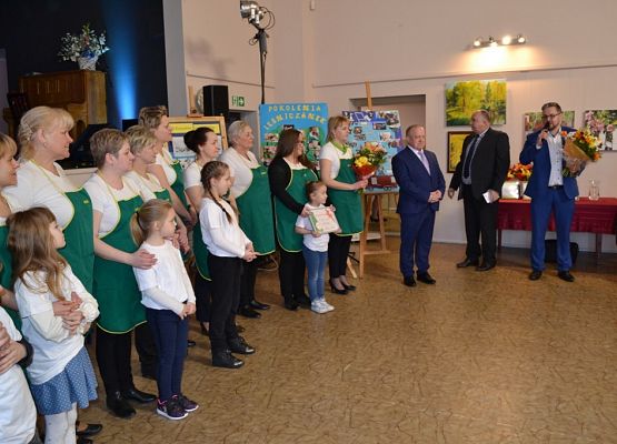 Grafika 86: KGW Arkana z Cewic - zwycięzcą Gminno - Powiatowego Turnieju Kół Gospodyń Wiejskich