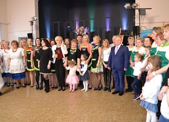 Grafika 172: KGW Arkana z Cewic - zwycięzcą Gminno - Powiatowego Turnieju Kół Gospodyń Wiejskich