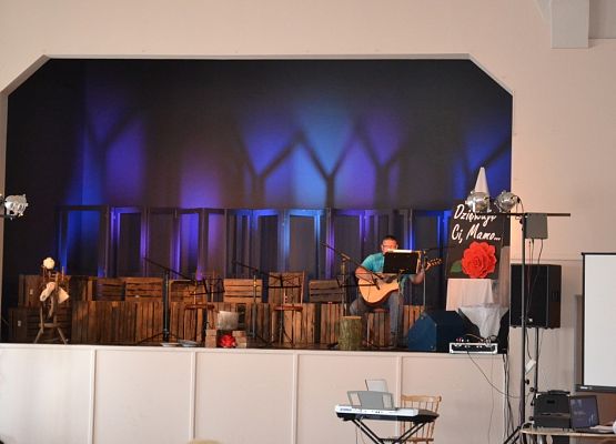 Grafika 4: Dzień Matki w Gminnym Ośrodku Kultury