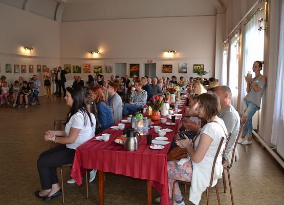 Grafika 5: Dzień Matki w Gminnym Ośrodku Kultury