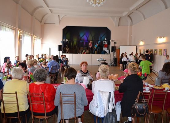 Grafika 16: Dzień Matki w Gminnym Ośrodku Kultury