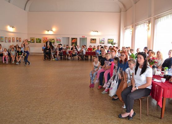 Grafika 17: Dzień Matki w Gminnym Ośrodku Kultury