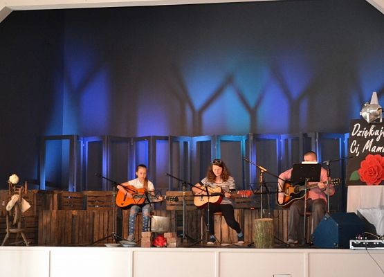 Grafika 22: Dzień Matki w Gminnym Ośrodku Kultury