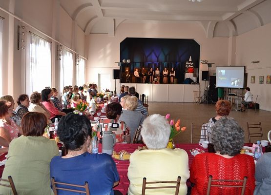 Grafika 26: Dzień Matki w Gminnym Ośrodku Kultury