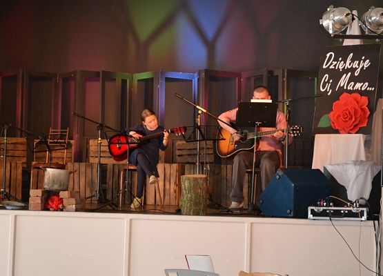 Grafika 28: Dzień Matki w Gminnym Ośrodku Kultury