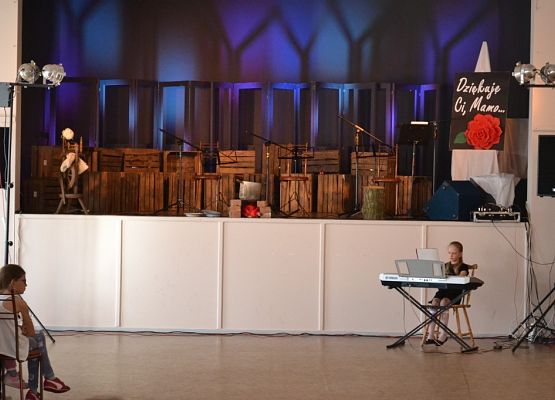 Grafika 30: Dzień Matki w Gminnym Ośrodku Kultury