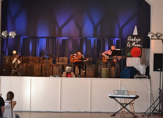 Grafika 31: Dzień Matki w Gminnym Ośrodku Kultury