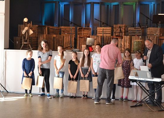 Grafika 6: Dzień Matki w Gminnym Ośrodku Kultury