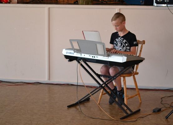 Grafika 8: Dzień Matki w Gminnym Ośrodku Kultury