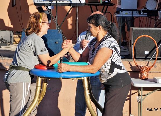 Grafika 24: Festyn pod "Strusiem"