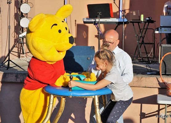 Grafika 32: Festyn pod "Strusiem"