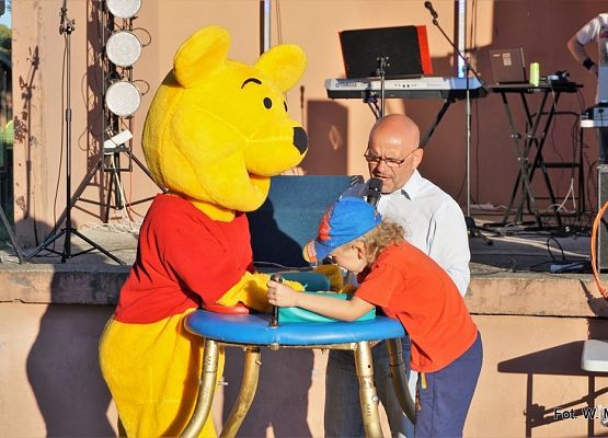 Grafika 33: Festyn pod "Strusiem"