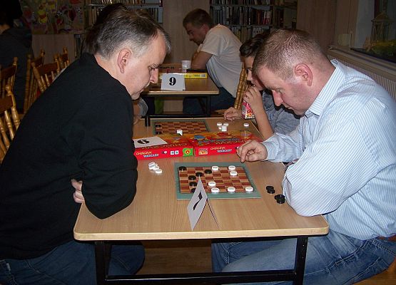 Grafika 4: RAFAŁ ŻACZEK, ARTUR GRANDICKI i JANUSZ MAŁOSZYCKI zwycięzcami II Turnieju Warcabowego