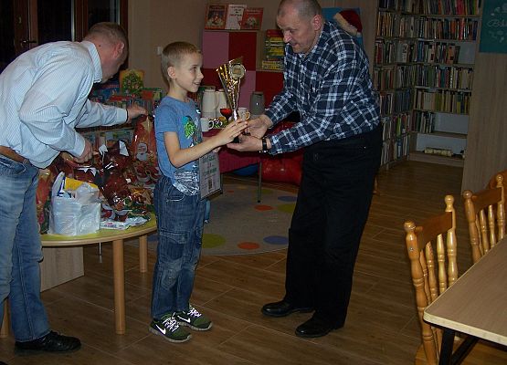 Grafika 10: RAFAŁ ŻACZEK, ARTUR GRANDICKI i JANUSZ MAŁOSZYCKI zwycięzcami II Turnieju Warcabowego