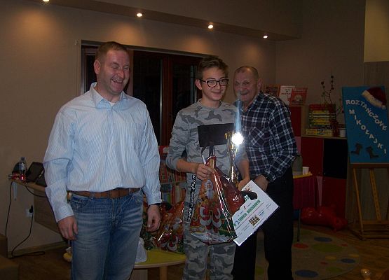 Grafika 12: RAFAŁ ŻACZEK, ARTUR GRANDICKI i JANUSZ MAŁOSZYCKI zwycięzcami II Turnieju Warcabowego