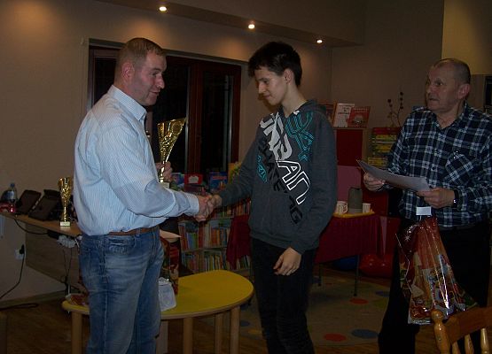 Grafika 16: RAFAŁ ŻACZEK, ARTUR GRANDICKI i JANUSZ MAŁOSZYCKI zwycięzcami II Turnieju Warcabowego