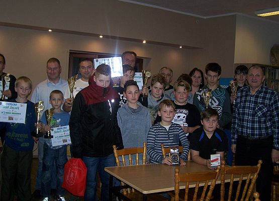 Grafika 21: RAFAŁ ŻACZEK, ARTUR GRANDICKI i JANUSZ MAŁOSZYCKI zwycięzcami II Turnieju Warcabowego