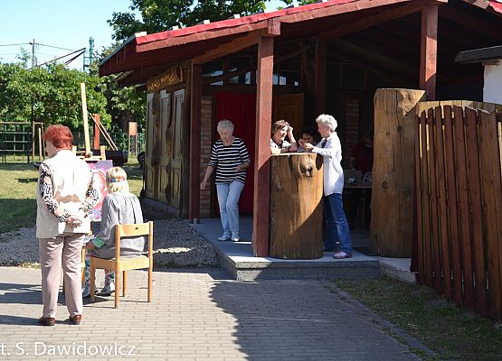 Grafika 19: Plener rzeźbiarsko - malarski "Martwa natura"