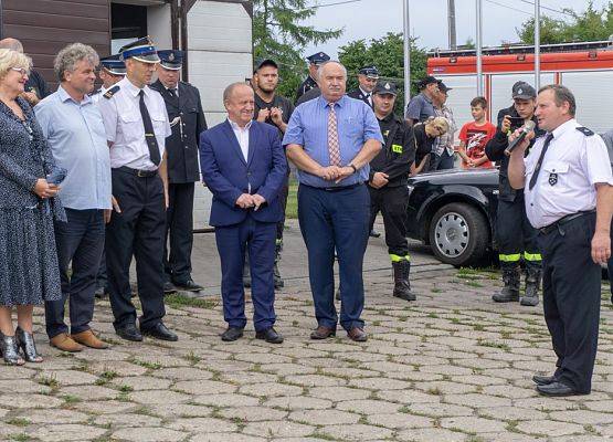 Grafika 9: Uroczyste przekazanie nowego wozu strażackiego dla OSP Pogorszewo