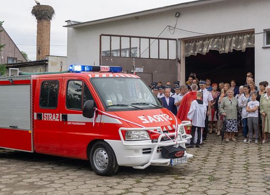 Grafika 2: Uroczyste przekazanie nowego wozu strażackiego dla OSP Pogorszewo