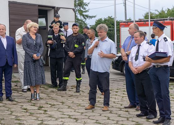 Grafika 6: Uroczyste przekazanie nowego wozu strażackiego dla OSP Pogorszewo