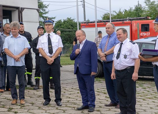 Grafika 5: Uroczyste przekazanie nowego wozu strażackiego dla OSP Pogorszewo