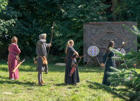 Grafika 32: FESTYN EKOLOGICZNO – HISTORYCZNY „BIESIADA EKOLOGICZNA” X Pomorski Turniej Rycerzy Łuczników VII Grand Prix Nordic Walking o Puchar Wójta Gminy Nowa Wieś Lęborska.