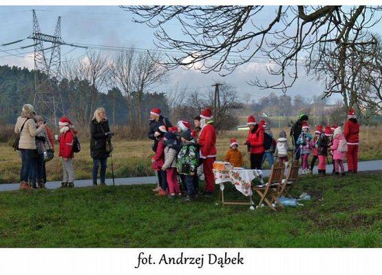 Grafika 4: Pierwszego  grudnia zapraszamy na VI Mikołajowy  Nordic Walking  Nowa Wieś Lęborska w Obliwicach