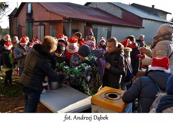 Grafika 10: Pierwszego  grudnia zapraszamy na VI Mikołajowy  Nordic Walking  Nowa Wieś Lęborska w Obliwicach