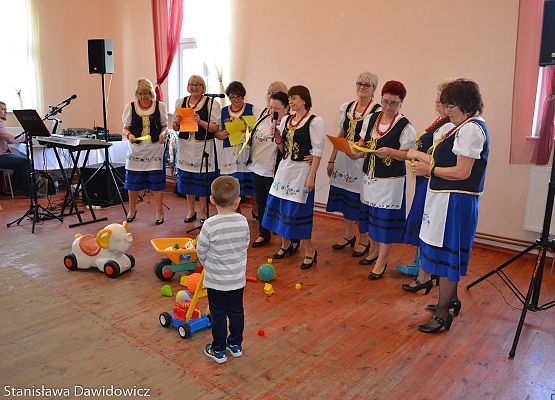 Grafika 35: X Powiatowy Turniej Kół Gospodyń Wiejskich wygrały Panie z Mostów