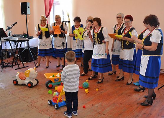 Grafika 36: X Powiatowy Turniej Kół Gospodyń Wiejskich wygrały Panie z Mostów