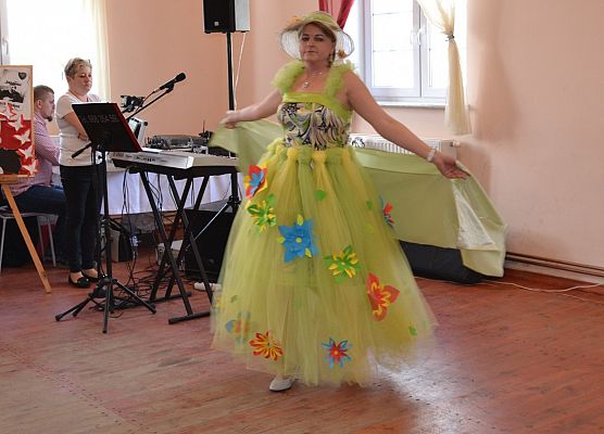 Grafika 42: X Powiatowy Turniej Kół Gospodyń Wiejskich wygrały Panie z Mostów