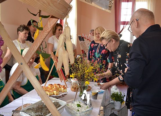 Grafika 72: X Powiatowy Turniej Kół Gospodyń Wiejskich wygrały Panie z Mostów