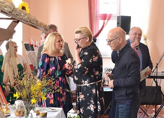 Grafika 77: X Powiatowy Turniej Kół Gospodyń Wiejskich wygrały Panie z Mostów