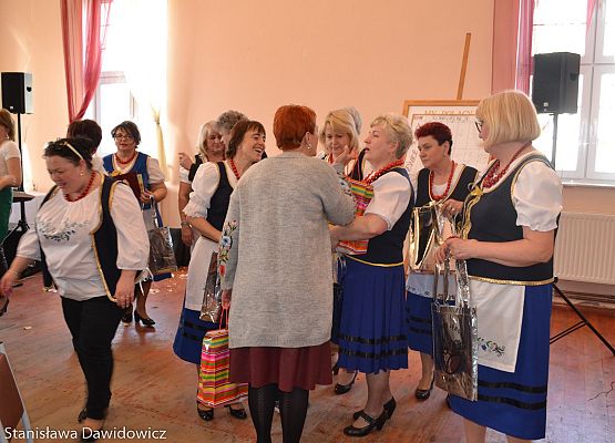 Grafika 100: X Powiatowy Turniej Kół Gospodyń Wiejskich wygrały Panie z Mostów