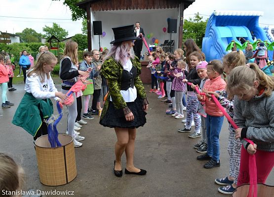 Grafika 42: Dzień dziecka w Gminnym Ośrodku Kultury w Nowej wsi Lęborskiej