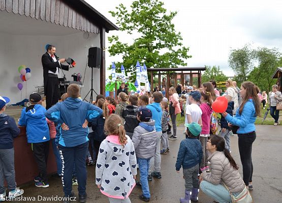 Grafika 80: Dzień dziecka w Gminnym Ośrodku Kultury w Nowej wsi Lęborskiej