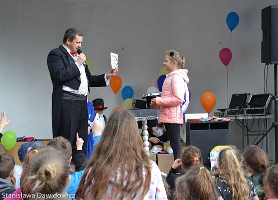 Grafika 87: Dzień dziecka w Gminnym Ośrodku Kultury w Nowej wsi Lęborskiej
