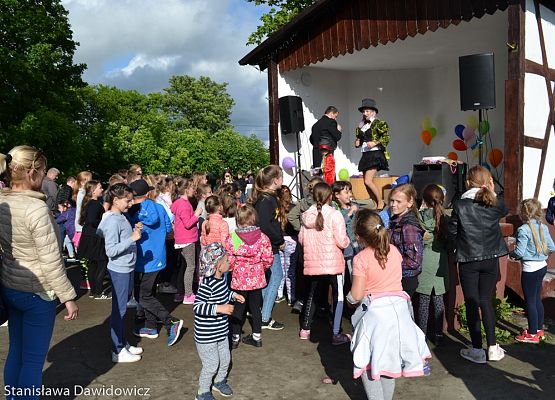 Grafika 97: Dzień dziecka w Gminnym Ośrodku Kultury w Nowej wsi Lęborskiej