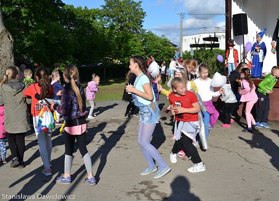 Grafika 112: Dzień dziecka w Gminnym Ośrodku Kultury w Nowej wsi Lęborskiej