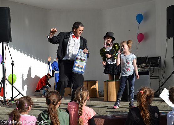 Grafika 122: Dzień dziecka w Gminnym Ośrodku Kultury w Nowej wsi Lęborskiej