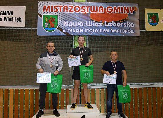 Grafika 1: Krzysztof Kałużny i Waldemar Ostrówka mistrzami Gminy Nowa Wieś Lęborska w tenisie stołowym na rok 2019.