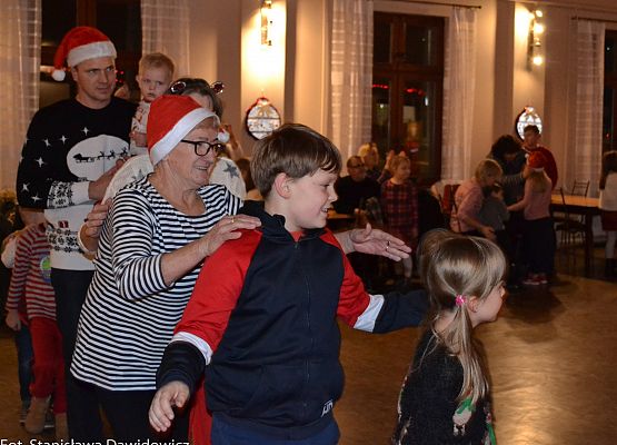 Grafika 4: Mikołajki w GOK- fotorelacja