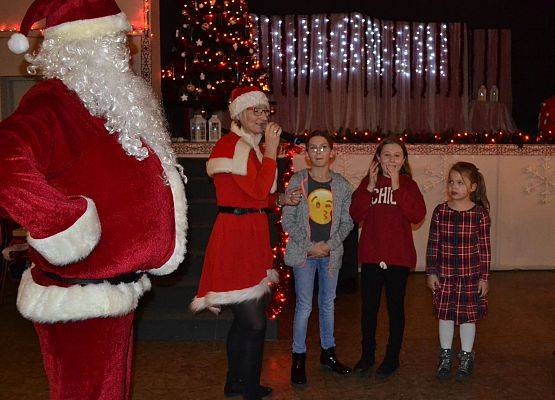 Grafika 8: Mikołajki w GOK- fotorelacja