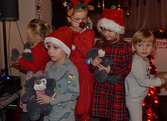 Grafika 24: Mikołajki w GOK- fotorelacja